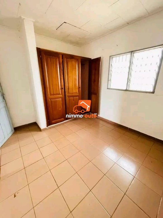 Très beau et grand studio à louer à Manguier