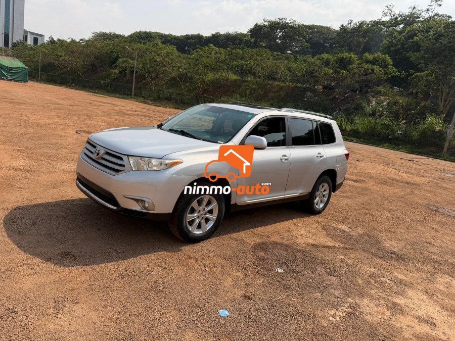 Highlander en parfait état à louer pour tous vos séjours à un prix imbattable