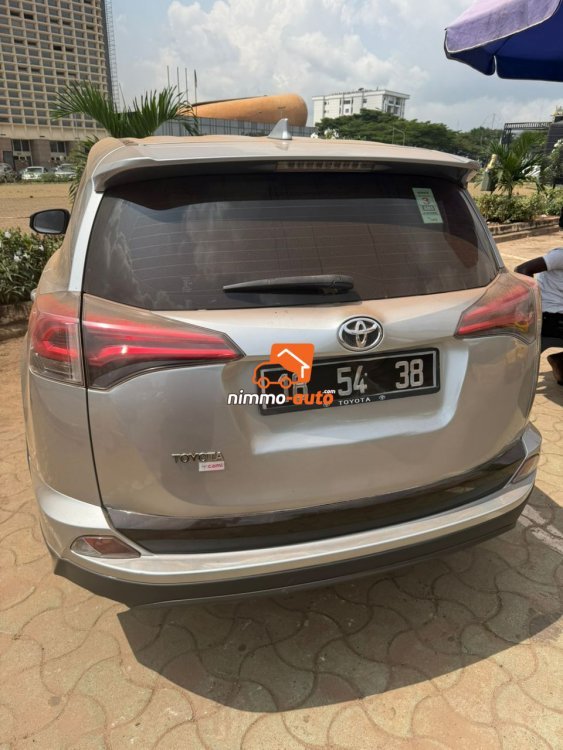 magnifique voiture de luxe pour vos déplacements dans la ville et hors ville au prix imbattable