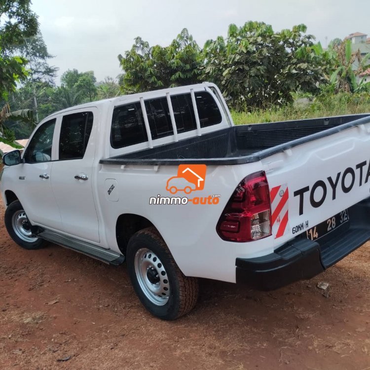Pick‑up Toyota Hilux en excellent état à Louer