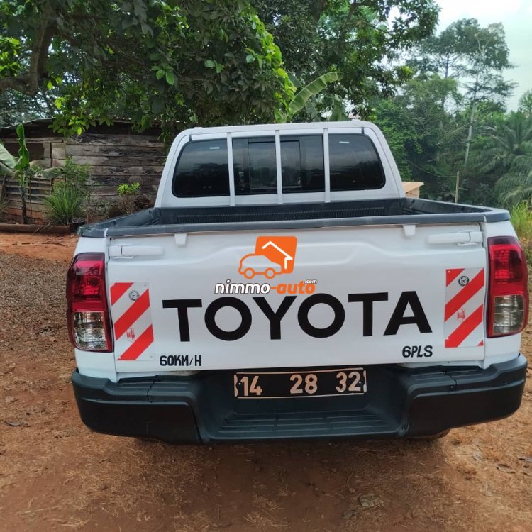 Pick‑up Toyota Hilux en excellent état à Louer