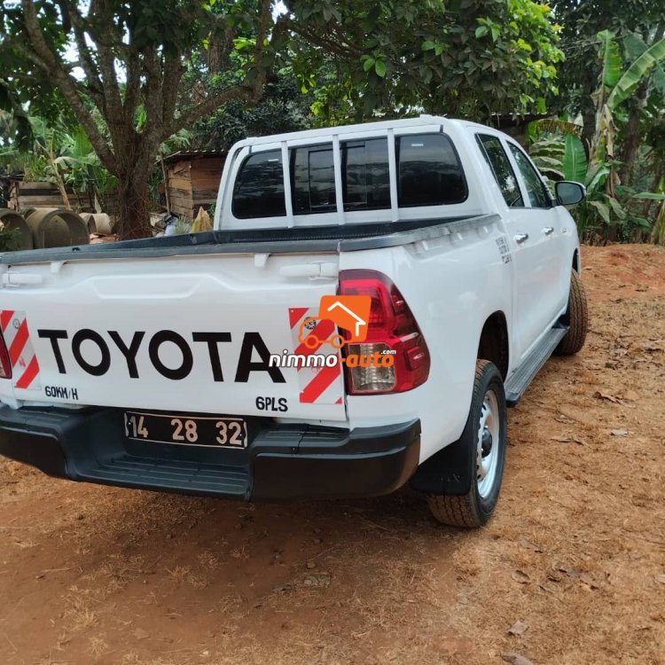 Pick‑up Toyota Hilux en excellent état à Louer