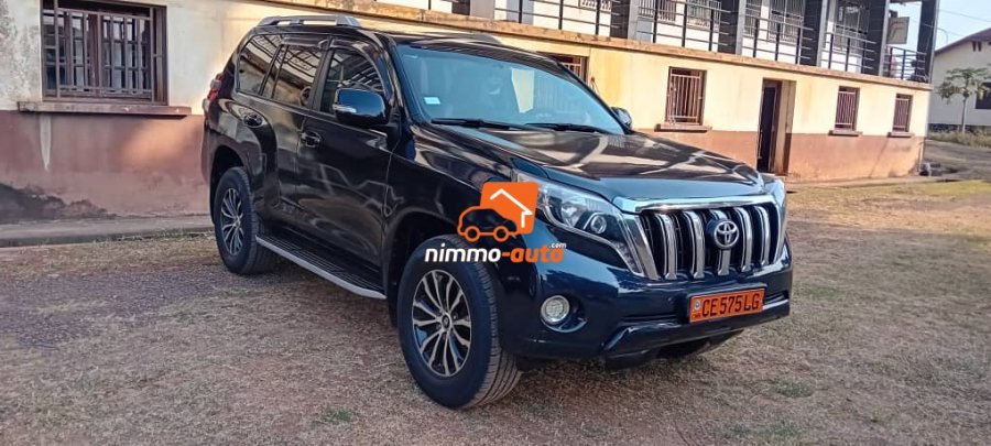 Prado de couleur noire a louer dans la ville de Yaoundé et en dehors à un prix imbattable