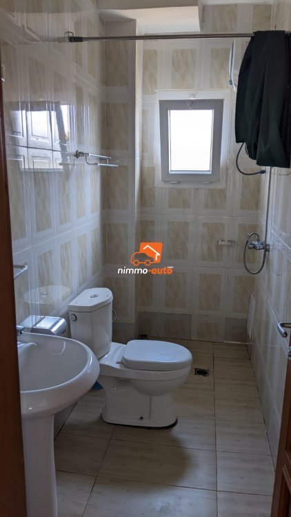 Chambre meublée sous vidéo surveillance à louer à Emana