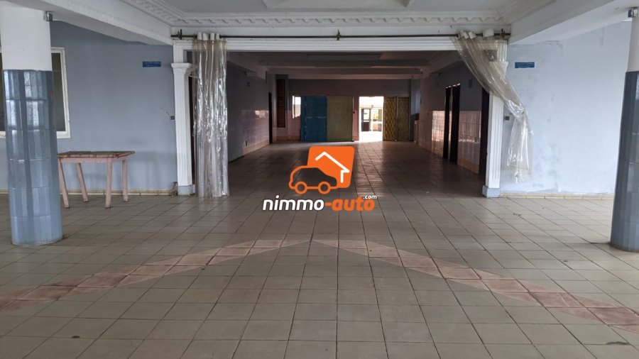 MAGNIFIQUE ET GRANDE SALLE DE FETE A NSAM