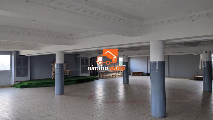 MAGNIFIQUE ET GRANDE SALLE DE FETE A NSAM