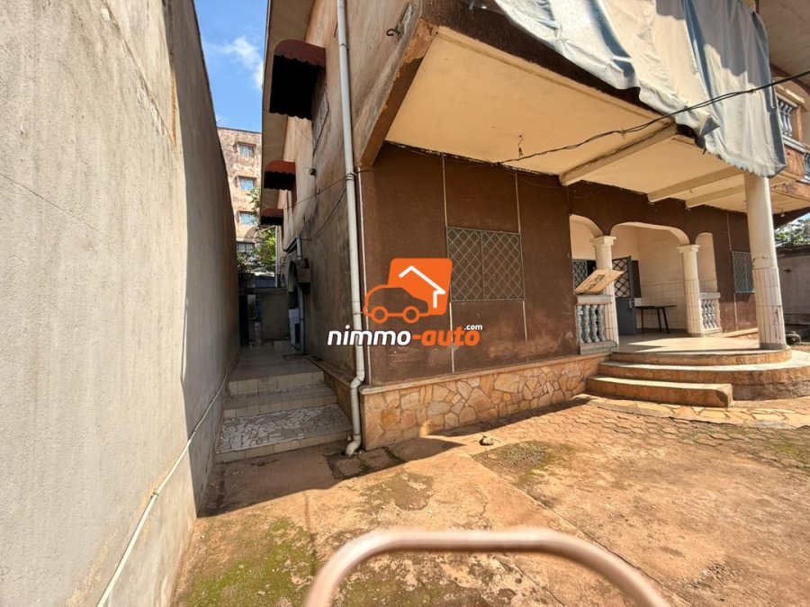 Duplex Moderne à Vendre – TKC, Yaoundé, en bordure de route (pour habitation ou bureau) sur 400sq.m (mètre carré avec TF)