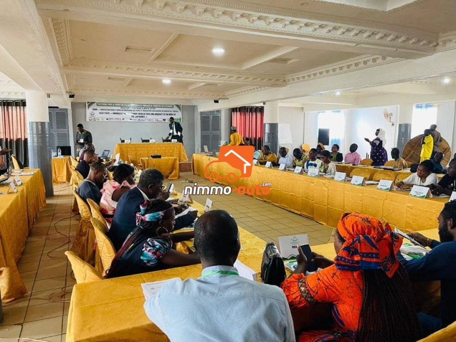 GRANDE ET BELLE SALLE DE CONFERENCE A LOUER A NSAM