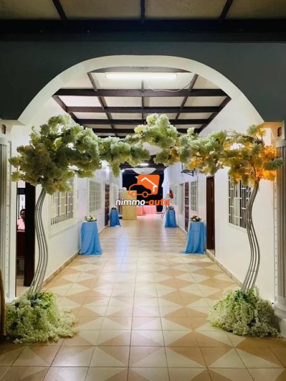 Magnifique salle de fêtes à louer avec grand parking à Efoulan
