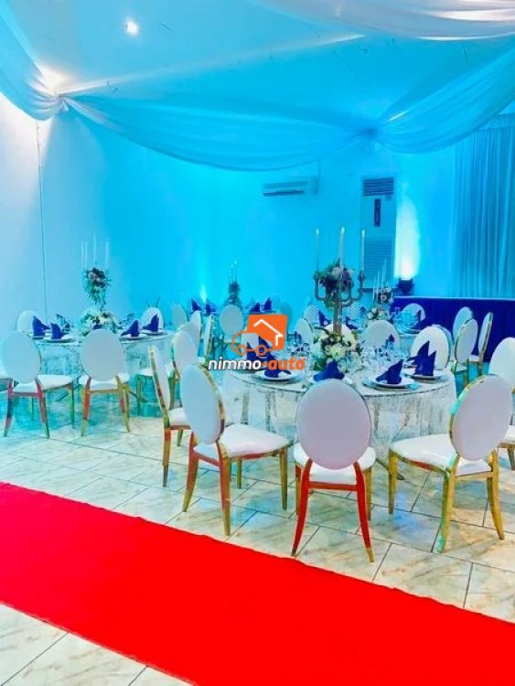 Magnifique salle de fêtes à louer avec grand parking à Efoulan