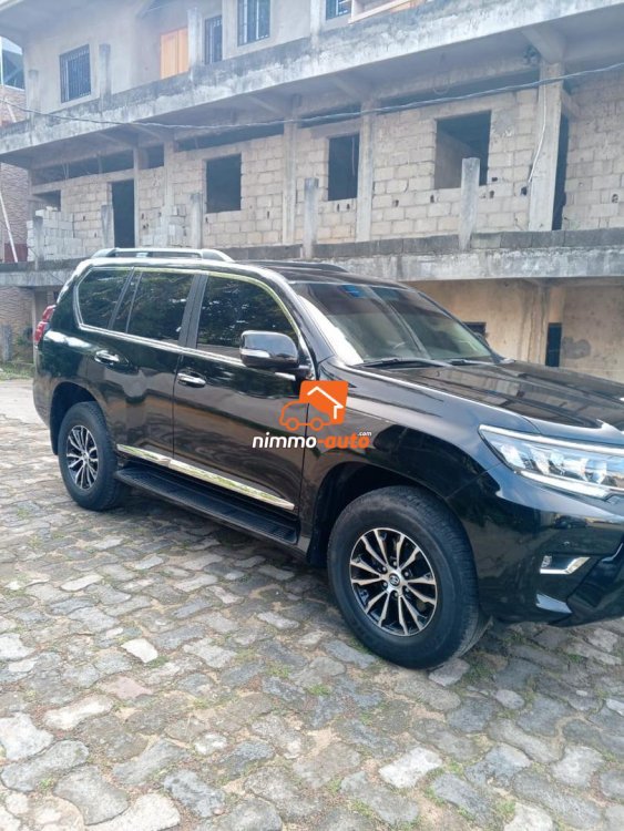 LOCATION LAND CRUISER
