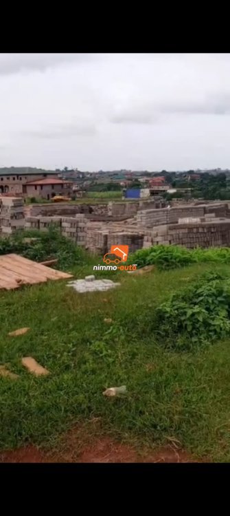TERRAIN COMMERCIAL TITRÉ À VENDRE A OLEMBÉ