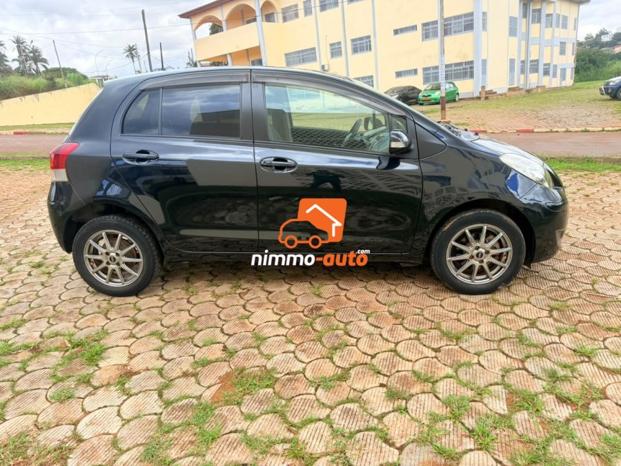TOYOTA VITZ 2010