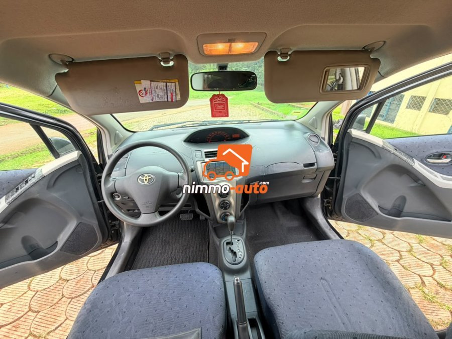 TOYOTA VITZ 2010