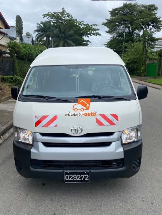 MAGNIFIQUE HIACE DE 15 PLACES A LOUER A DOUALA