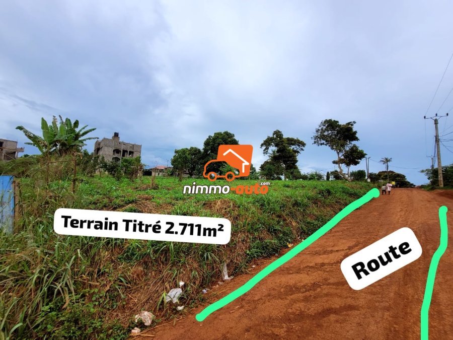 Magnifique Terrain d'Angle Titré de 2.711m² à vendre à Nomayos
