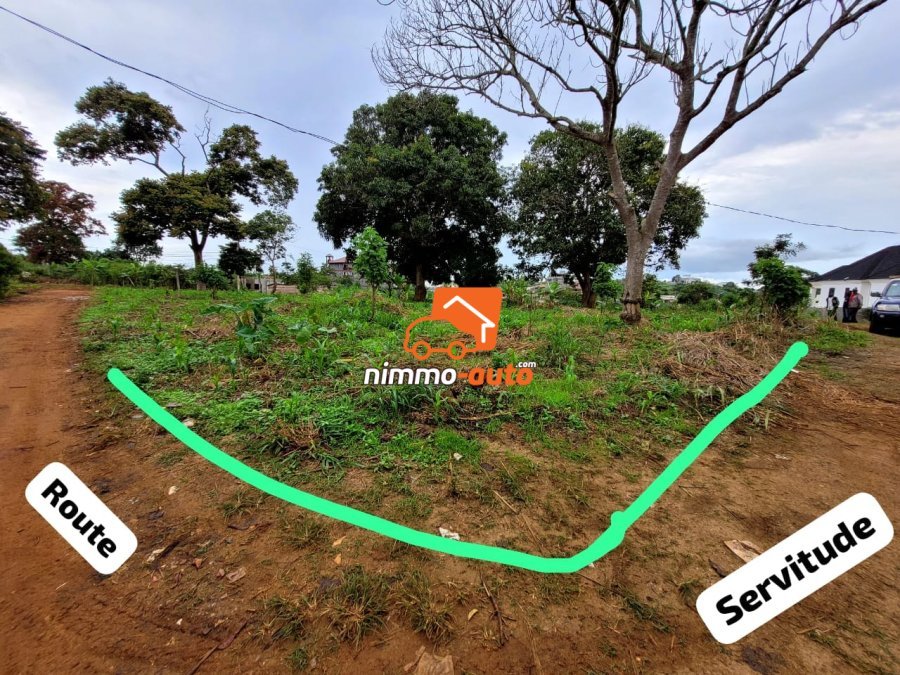 Magnifique Terrain d'Angle Titré de 2.711m² à vendre à Nomayos