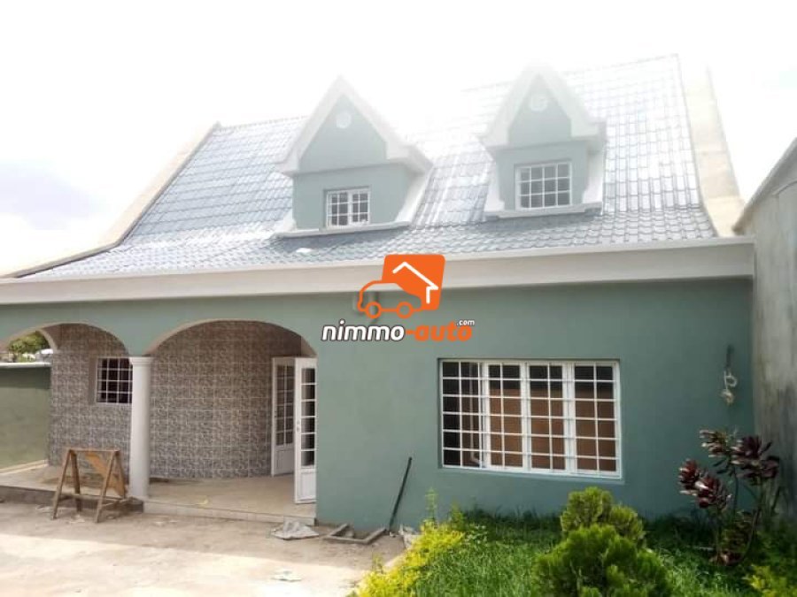 GRAND DUPLEX A VENDRE A TSINGA VILLA