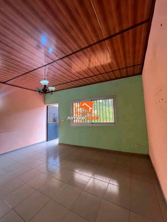 Appartement moderne individuel à l'étage à louer à obobogo