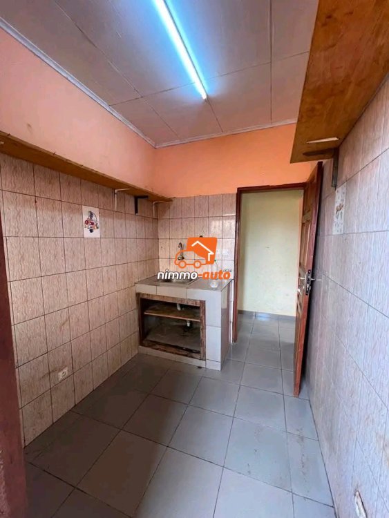 Appartement moderne individuel à l'étage à louer à obobogo