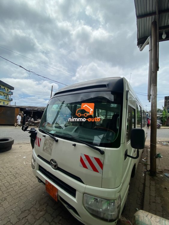 COASTER TOYOTA A LOUER DANS LA VILLE DE DOUALA