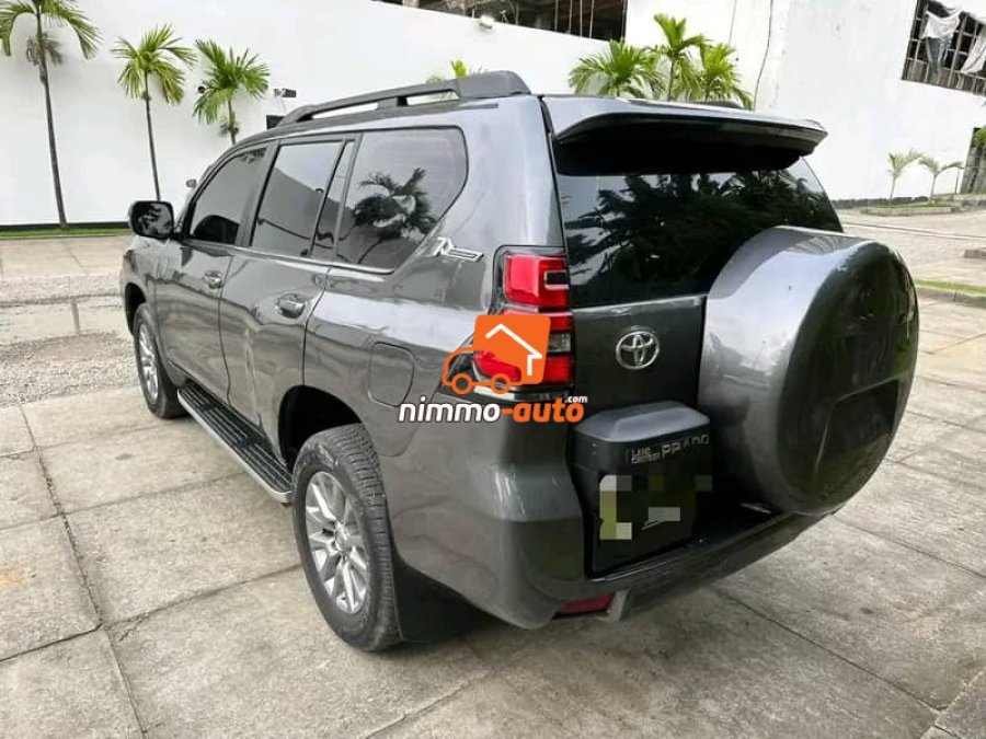 TOYOTA LAND CRUISER PRADO A LOUER A DOUALA