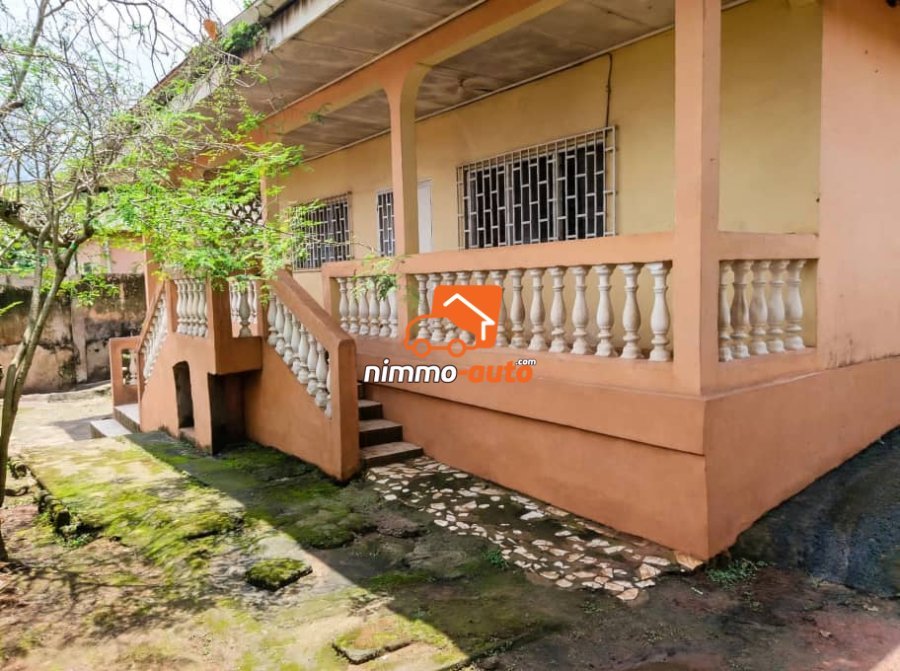 TRES BELLE VILLA  A LOUER A YAOUNDE MIMBOMAN