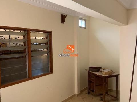 Studio à louer à Odza