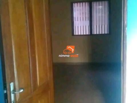 Studio à louer à Ekie