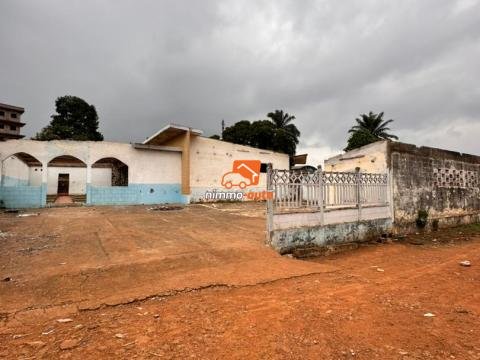 Terrain Commercial à vendre au quartier Mvan hyper bien situé