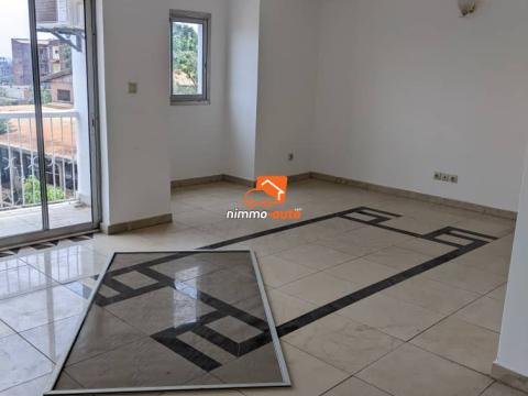 appartement 3 chambres à louer à etoa meki