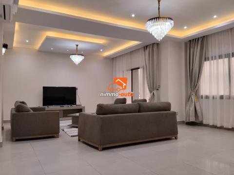 immeuble commercial R+7 nouvellrùent construit à vendre à bastos