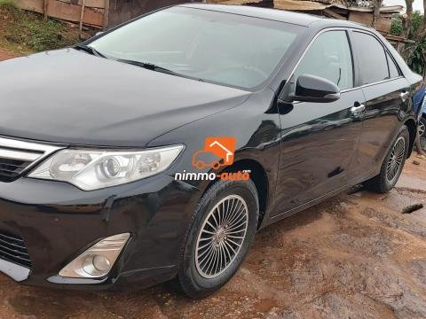 Louez cette toyota Camry disponible avec tout le confort et un chauffeur à disposition