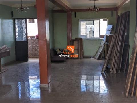 vaste appartement  de 3 chambres à louer à ngousso