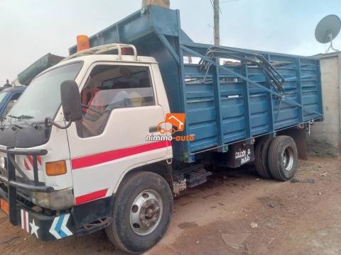 camion dyna de demenagement