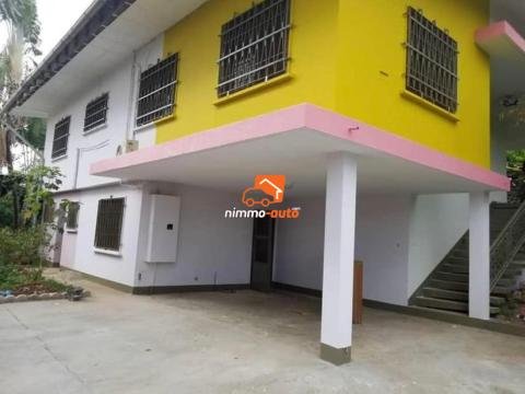 Vaste duplex à vendre au quartier Bastos