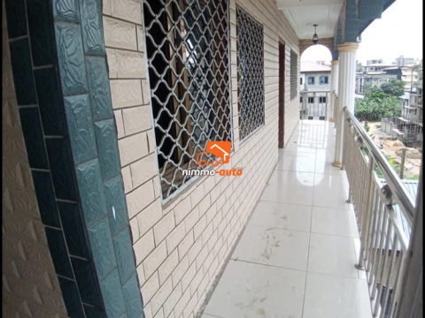 Appartement à louer à Kotto bloc L