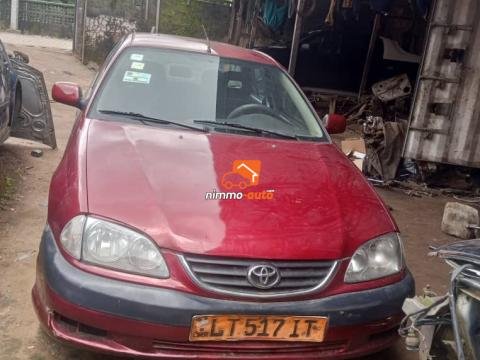 toyota avensis essence  à vendre