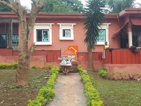 Villa avec jardin à vendre Nkolanga'a