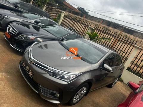 Toyota Camry grise en parfait état pour pour location