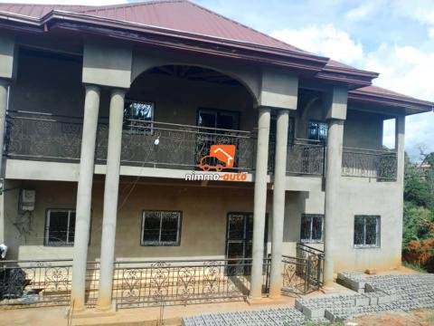 duplex inachevé à vendre à mbandoumou