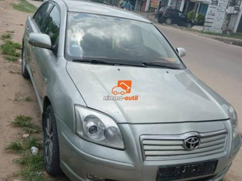 toyota avensis tete de cochon