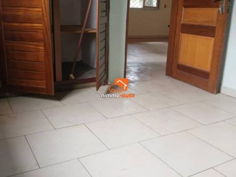 appartement 2 chambres A LOUER A SYMBOCK