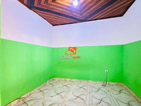 Studio bon  standing à louer à biyemassi