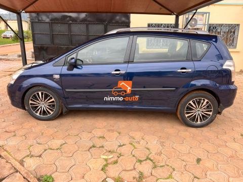 toyota corrola verso