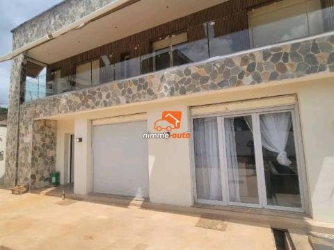 duplex neuf et meublé haut standing à vendre à bastos
