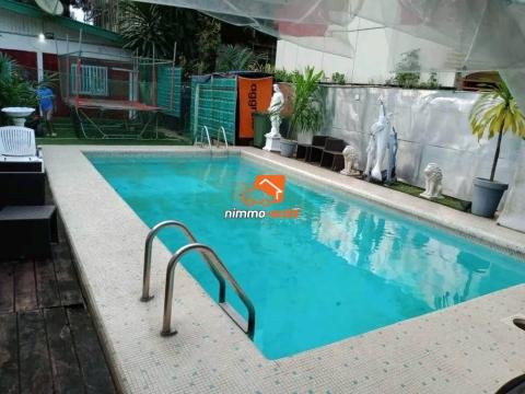 Villa à louer avec piscine à Bonapriso