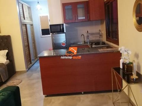 Chambre meublée avec cuisine américaine à louer à Kotto