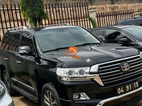 V8 LAND CRUISER