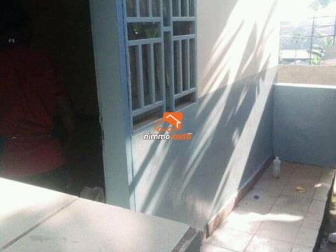 Studio a louer à ekoumdoum